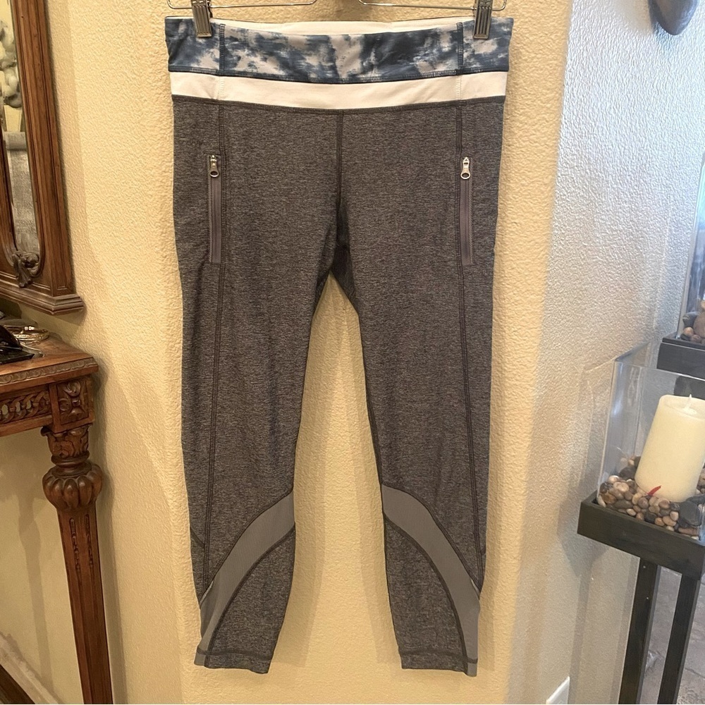 LULULEMON Women Gray w/ Blue White Pattern Waistband Mesh Hem Crop Pants Size 8